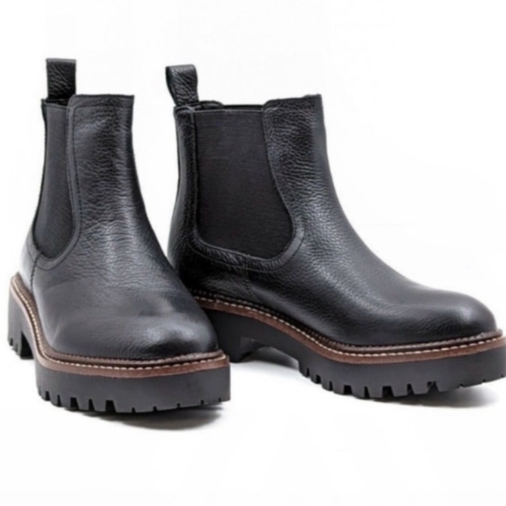 Caslon Miller Chelsea Boots Black